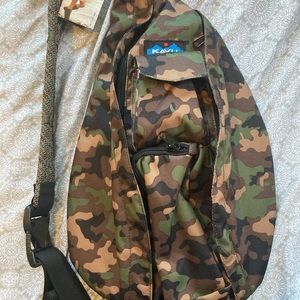 SOLD—HTF NWT Kavu Camoflauge Rope Sling Bag